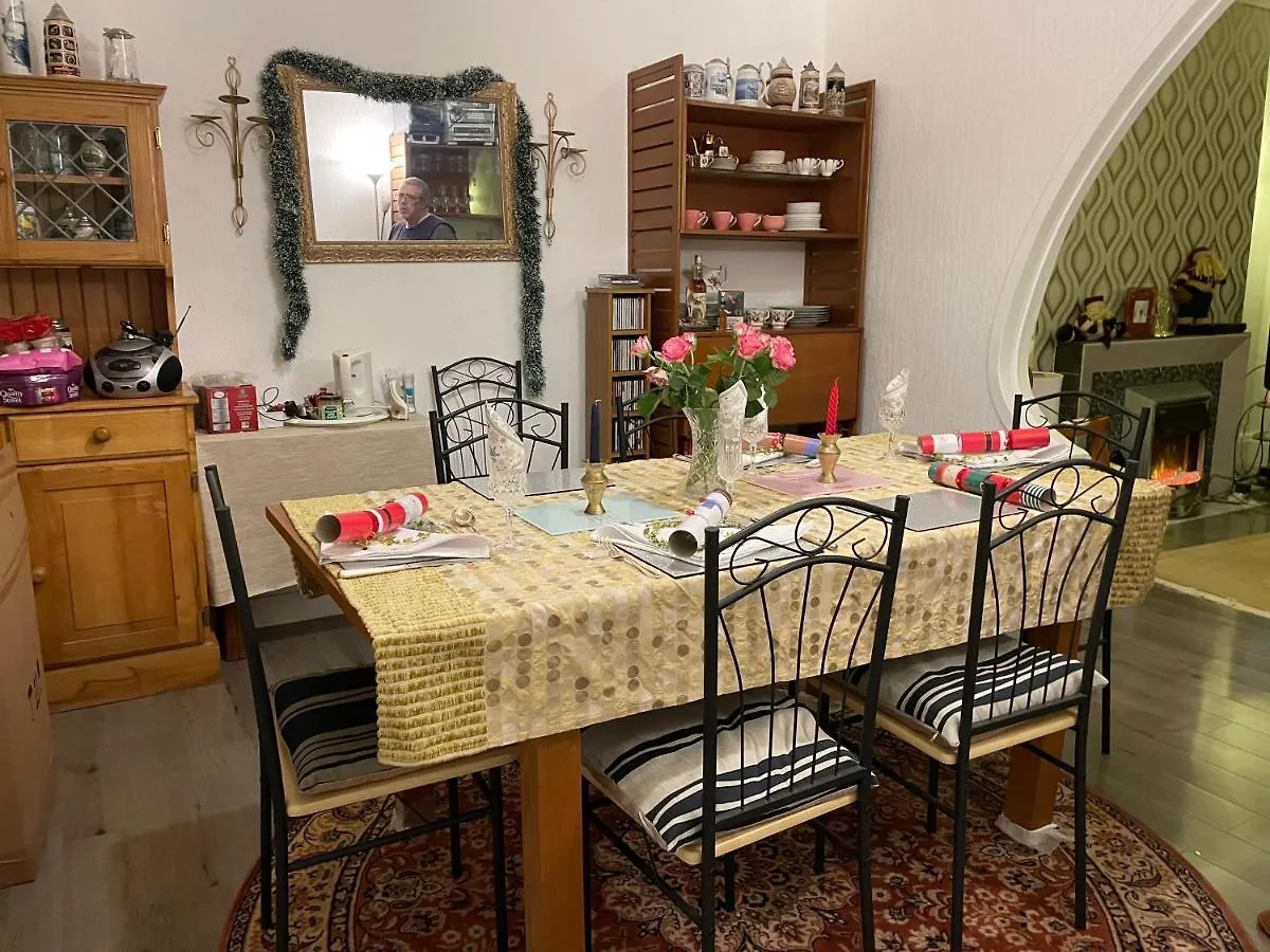 Renovated 4-Bed Home - Sleeps 9 - Parking - Spa Blackpool 0*,  United Kingdom