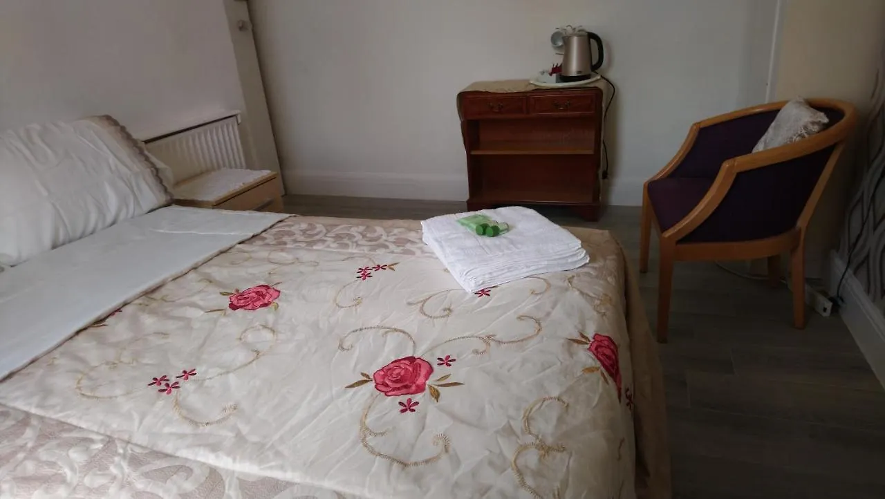 Holiday home Renovated 4-Bed Home - Sleeps 9 - Parking - Spa Blackpool
