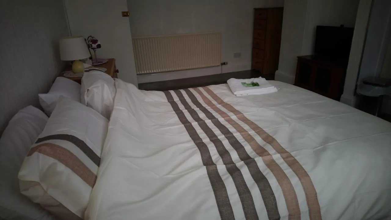 Renovated 4-Bed Home - Sleeps 9 - Parking - Spa Blackpool