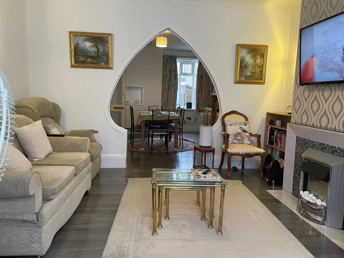 Holiday home Renovated 4-Bed Home - Sleeps 9 - Parking - Spa Blackpool
