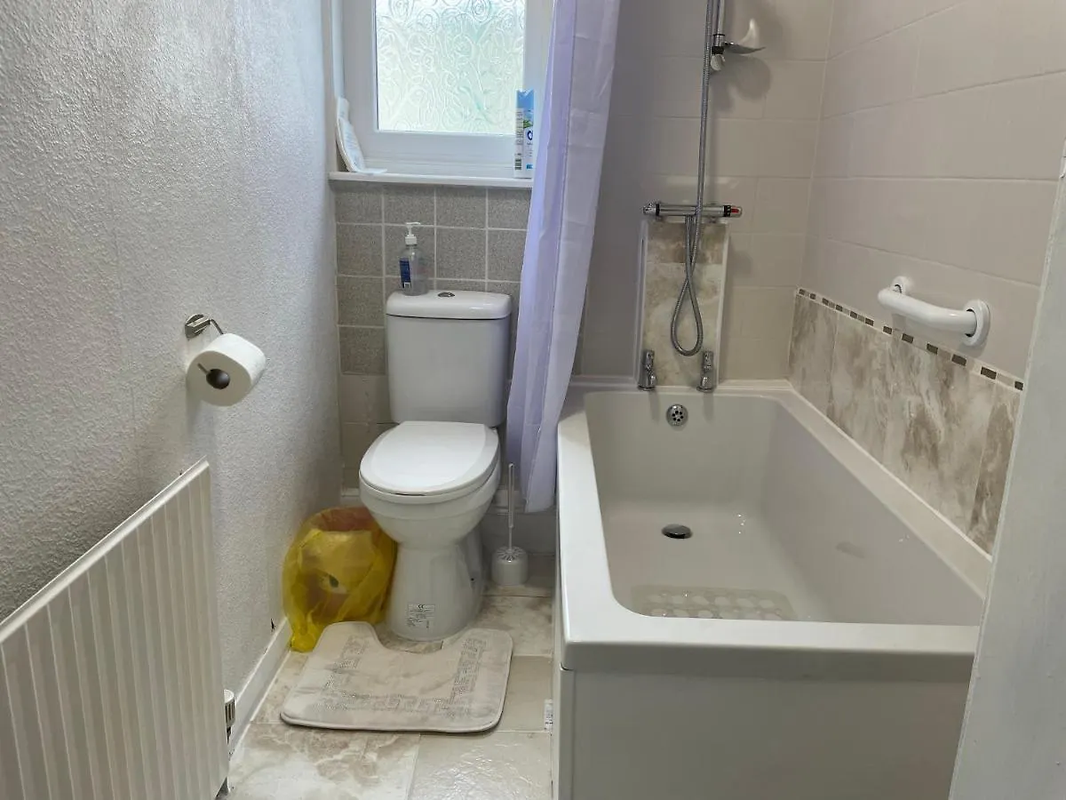 Hébergement de vacances Renovated 4-Bed Home - Sleeps 9 - Parking - Spa Blackpool
